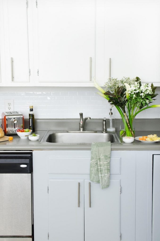 Easy and inexpensive rental kitchen makeover on Thou Swell @thouswellblog