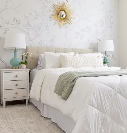 Grace's college bedroom design makeover, college decorating, temporary wallpaper, chinoiserie mural, white bedroom decor on Thou Swell #bedroom #bedroommakeover #bedroomdesign #bedroomdecor #collegebedroom #collegedecor #backtocollege